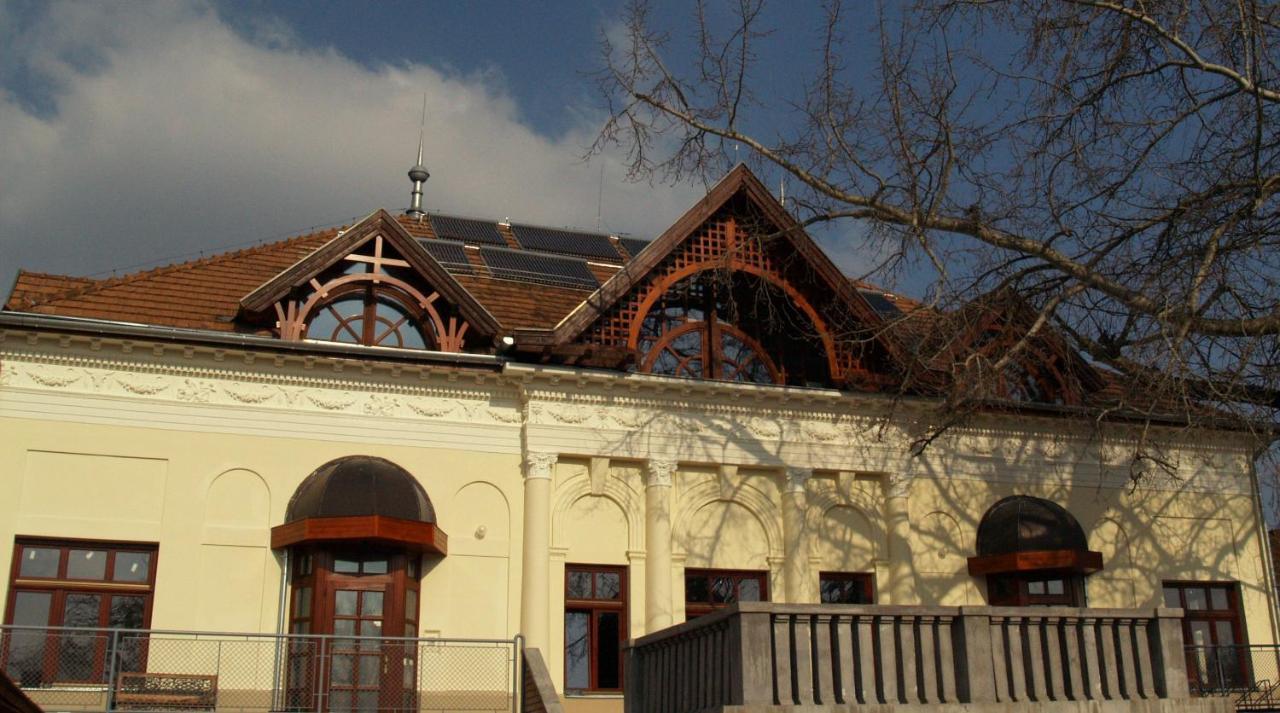 Hostel Goencoelhaz Vác Exterior foto